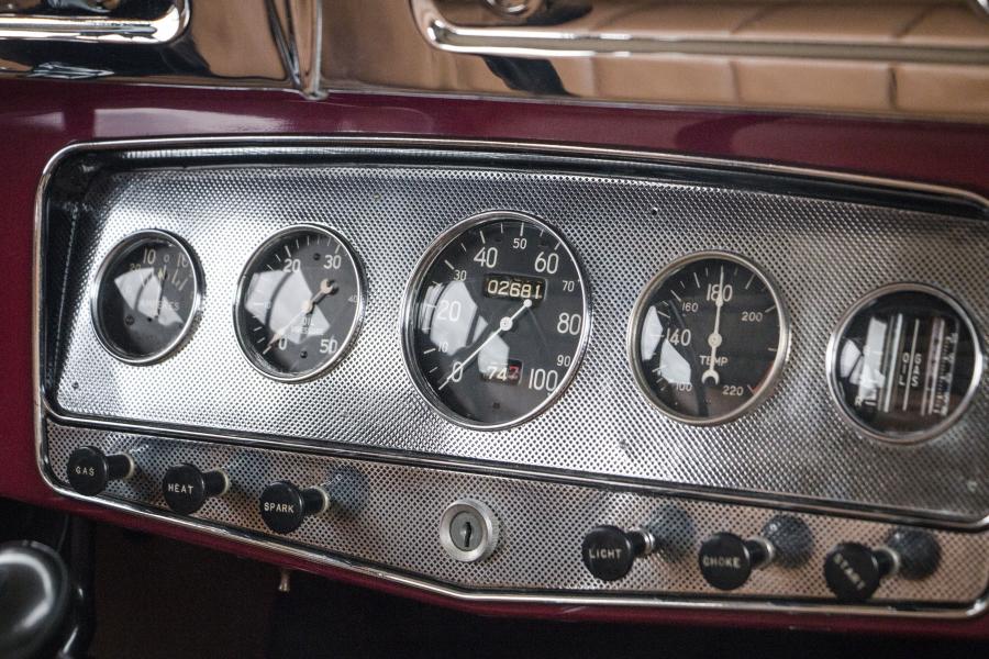 Панель приборов Auburn 12-160A Custom Dual Ratio Phaeton Sedan 1932 года  (фото 20 из 43)